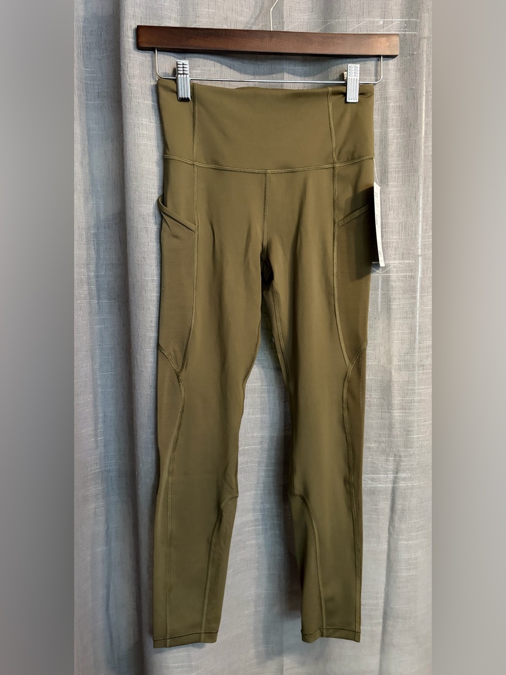 Athleta Ultimate Stash Mesh7/8 Tight NWT Small, Acacia Olive